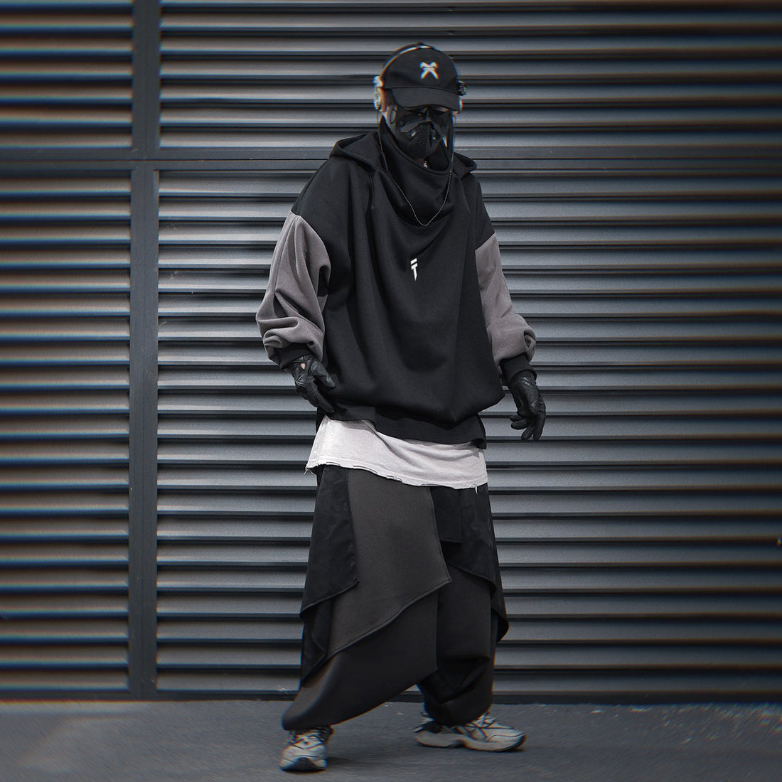 HiH51 Black T-Tech Hoodie